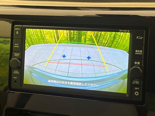 【バックカメラ】駐車時に後方がリアルタイム映像で確認できます。大型商業施設や立体駐車場での駐車時や、夜間のバック時に大活躍！運転スキルに関わらず、今や必須となった装備のひとつです！