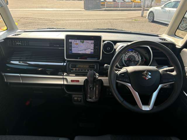 購入後に不安を感じるお客様は、カーセンサーアフター保証への加入はいかがでしょうか？保証範囲は業界髄一の237点！半年～最長3年間走行無制限！全国にて保証修理を受けることが可能です！