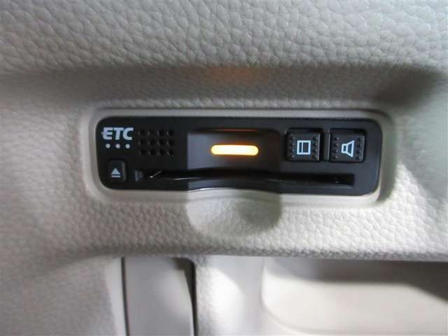 ETC車載器付きです。高速道路の料金所もスムーズに通過できます。