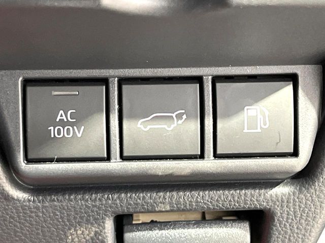 【パワーバックドア】スマートキーや運転席のボタンを押すだけでリアゲートが自動で開閉します！荷物を持っている時や、高い位置にあるバックドアを閉める際に便利な機能です♪