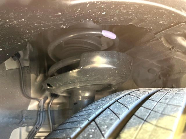 お車を安心してお乗りいただく為には、足回りの定期点検が欠かせません。サービスサポート（有償保証）では無料点検もご提供しており、安心のカーライフをお過ごしいただけるサポート体制が整っています。