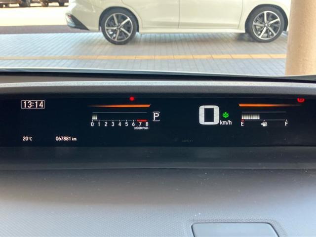 WECARSの展示場では実際に見て、触ってお車をお選びいただけます！知識の豊富な営業スタッフが様々なカーライフをご提案いたします！