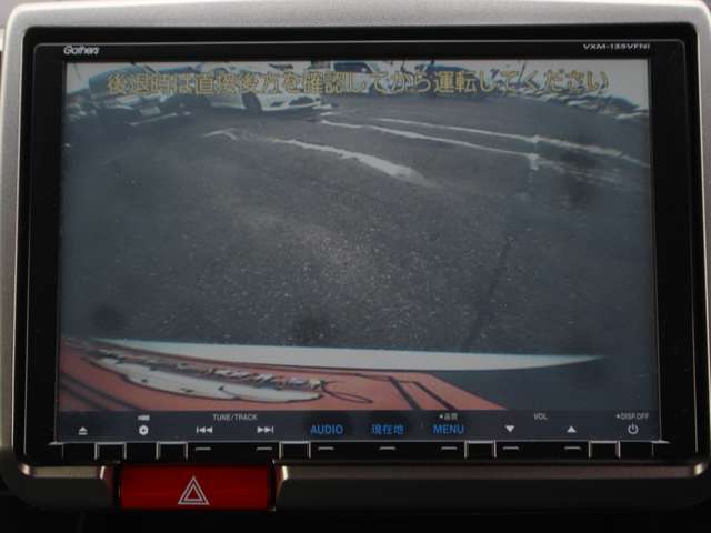 ナビ搭載ですので道に迷うことなく楽しくドライブ！Bカメラも装備しており駐車もラクラクです★