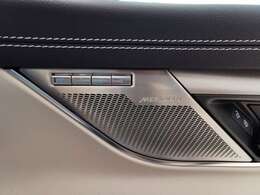 【MERIDIANサウンドシステム】英国の歴史あるオーディオブランド「MERIDIAN」の音響システムを搭載。車内音響を臨場感豊かに、いつものドライブを「想い出」に変えてくれます。