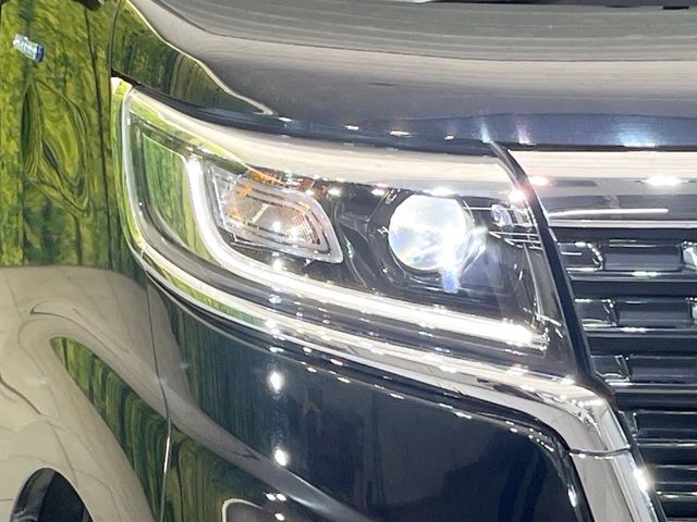 【LEDヘッドライト】悪天候や夜間走行時も良好な視界を確保し安心して運転できる高輝度LEDヘッドライトを装備！点灯速度が早く、消費電力も抑えられています。