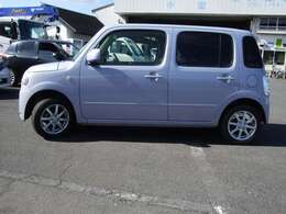 シルキーラベンダーメタリックオパール色で、キレイな外装です。