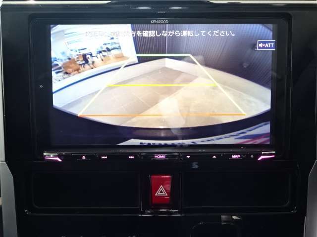 バックカメラ付きで駐車も安心です♪