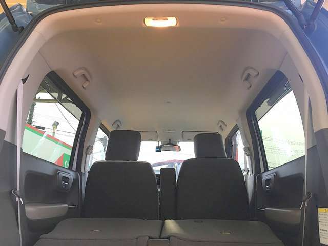 シートを起こせば大きな荷物の収納が出来ます！便利ですよね♪