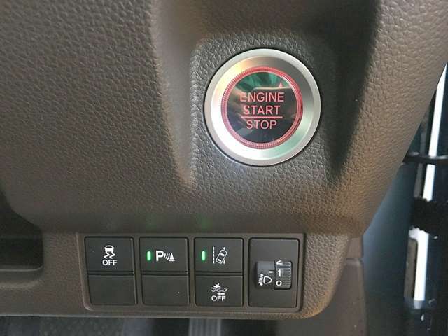 自動衝突被害軽減ブレーキ搭載！先進の予防安全装置が付いて、もしもの時に安心ですね！