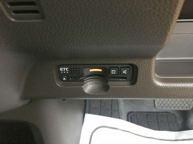 人気のオプションETC付き！料金所もノンストップ通過で渋滞知らず！後から付けると2万円前後はするオプションですので、最初から付いているのは嬉しいですね！