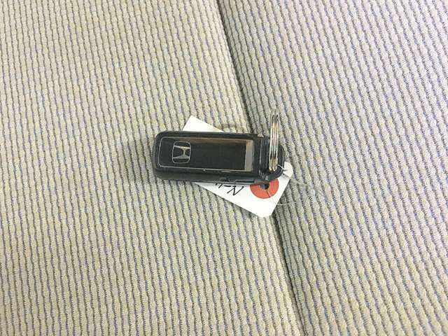スマートキー付きです！鍵を出さず、ポケットやかばんの中に入れたままでも解錠できます！かなり便利な装備です！一度使えばクセになります！