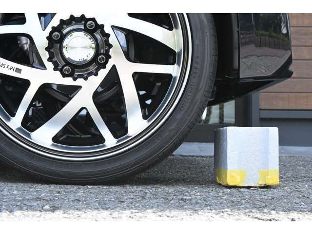 ■駐車もご安心を■当社販売車両は、一般的な車輪止めの高さ(13cm)以上のクリアランスを確保してます！(※一部車種・車高調装着車は除く)立駐のスロープも問題なく利用出来ますのでご安心を！