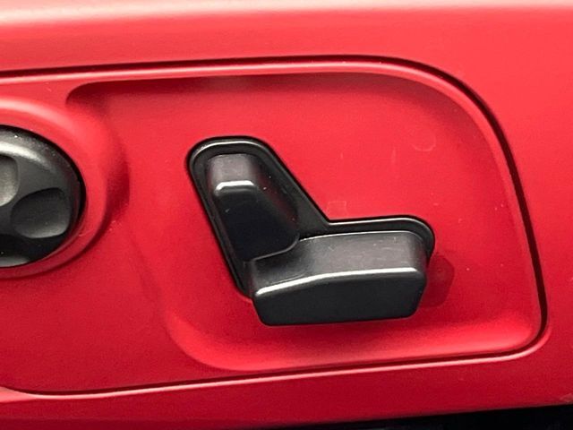 ●パワーシート：シート位置の“前後と背もたれの“角度の微調整が可能となります。手動設定のシートよりも、より細やかな設定ができるのがポイントです。