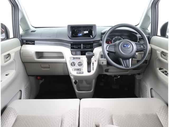 まごころクリーニングにより車内清掃、各部艶出し、消臭、除菌を実施してございます！シート、ハンドル、シフトにはビニールカバーを装着、足元にはマットを敷いて展示してあります！！