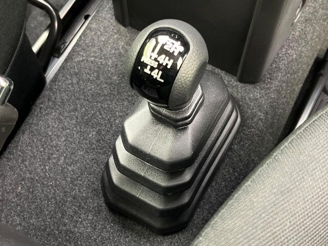 4WDのお車ですので、雪道でも安心です♪降雪地地域にお住まいの方以外にも、ウィンタースポーツが趣味の方や降雪地域へ帰省される機会がある方にもおすすめ！