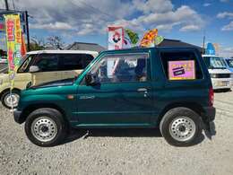 パジェロミニは車高が高く、初心者の方でも乗りやすいお車です。軽自動車SUVをお考えの方は、ぜひ当店にお越しくださいませ。