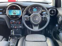 【ハンドル】『ハンドル/ステアリング』の画像になります。写真の内容に関してご不明点、ご質問等がございましたらお気軽にガリバー店舗までお問い合わせください。