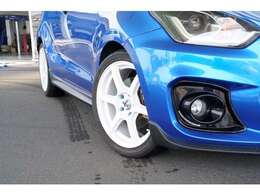 SWKフォグランプガーニッシュ（新品）　SWKプレミアム57C6ホワイト17インチ7.0J +48（新品）