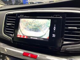 【バックカメラ】駐車時に後方がリアルタイム映像で確認できます。大型商業施設や立体駐車場での駐車時や、夜間のバック時に大活躍！運転スキルに関わらず、今や必須となった装備のひとつです！