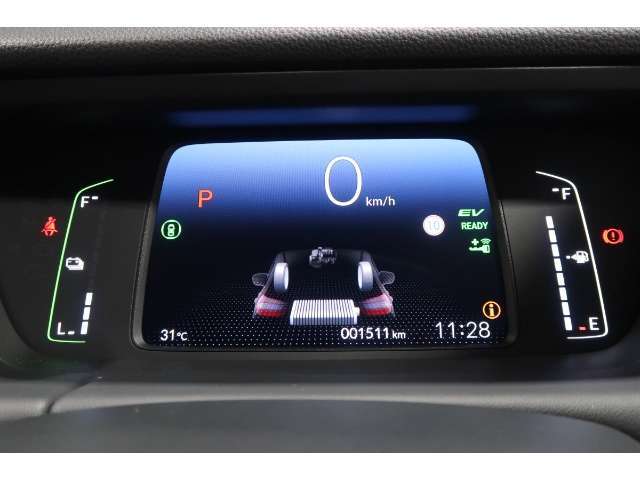 視認性、認識性にこだわった、7インチの大型カラー液晶メーターを採用。速度は読み取りやすいよう数字で大きく表示します！