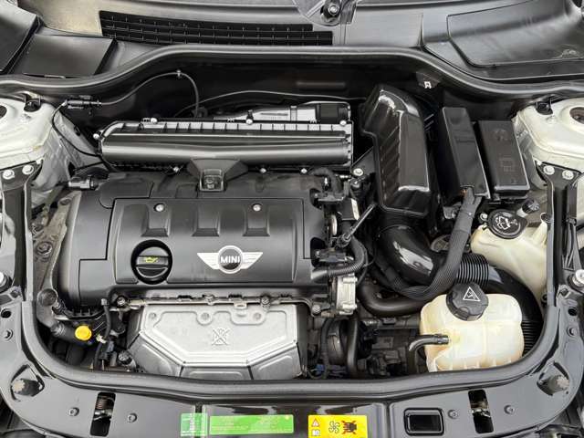 エンジンルームは当店にてクリーニング済み♪タイミングチェーン採用ですので交換の心配もございません♪