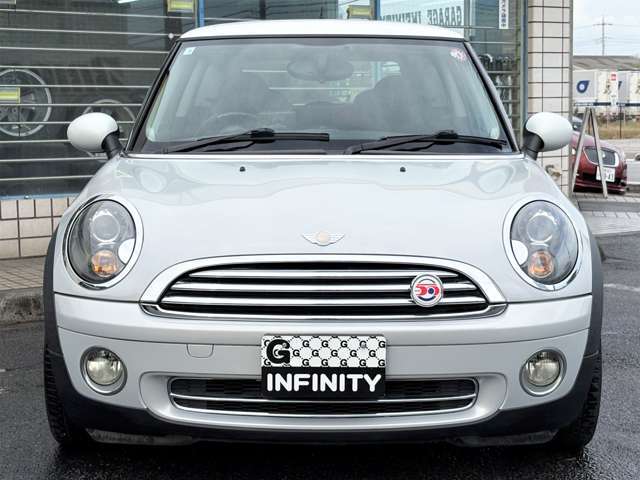 雨などで付着したほこりや砂でボディーを傷つけてしまいます。コーティングをしておけばボディー自体が傷つく事もなくなります♪