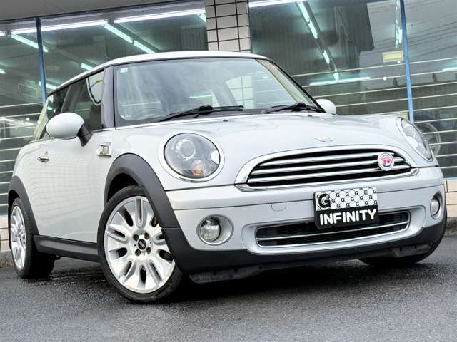 老若南予を問わず大人気のMINI♪MINI50周年特別仕様車カムデン♪お得な車検：2年付♪専用17AWやクロスレザーインテリアに各所に専用であることを示すエンブレムなど特別感◎♪ハーマンカードンオーディオは音質◎♪