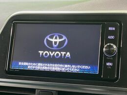 【純正ナビ】人気の純正ナビを装備しております。ナビの使いやすさはもちろん、オーディオ機能も充実！キャンプや旅行はもちろん、通勤や買い物など普段のドライブも楽しくなるはず♪