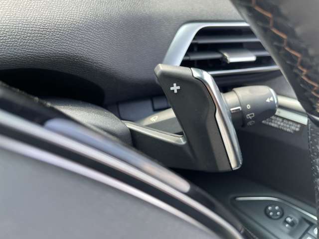 ご遠方の場合でも、下取り車両の金額を概算でお出しすることは可能でございます。車検証をお手元に、走行距離をご確認の上お問い合わせくださいませ。