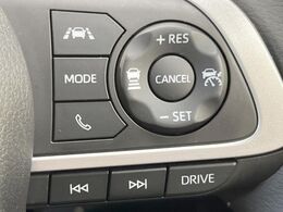 【レーダークルーズコントロール】高速道路での長距離走行が楽に！！自動で速度を保つクルーズコントロールが、衝突軽減システムと連携し、前方の車両を感知して車間を保つように速度調節してくれます！！