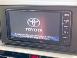 【純正ナビ】人気の純正ナビを装備しております。ナビの使いやすさはもちろん、オーディオ機能も充実！キャンプや旅行はもちろん、通勤や買い物など普段のドライブも楽しくなるはず♪