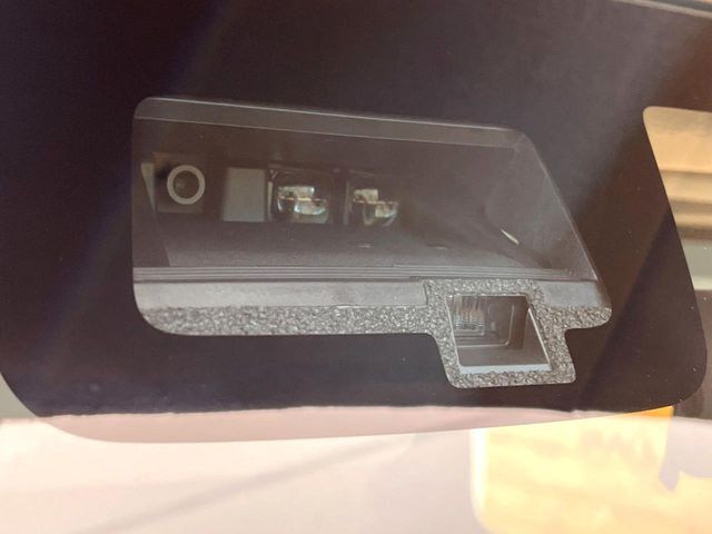 【スズキ　セーフティサポート】走行中に前方の車両等を認識し、衝突しそうな時は警報とブレーキで衝突回避と被害軽減をアシスト。より安全にドライブをお楽しみいただけます。