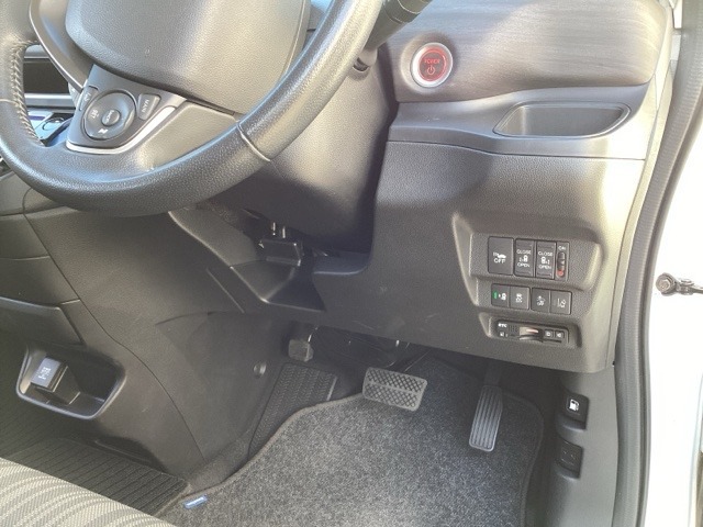 車両移動中などもあり、店舗に行かれる前に在庫確認をお願いしております。ぜひ連絡いただきその後ご来店をお願い致します