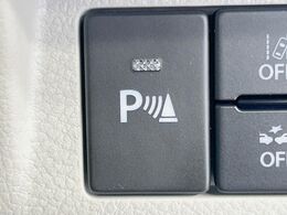 【クリアランスソナー】前後バンパーに付いたセンサーが障害物を検知！一定の距離に近づくとアラートで教えてくれます♪狭い駐車スペースや車庫入れ時も安心ですね☆