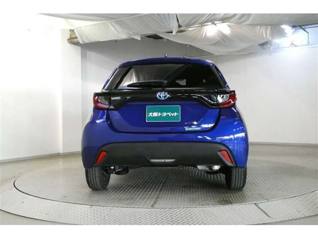 バックカメラが付いているので後方確認が非常にしやすいです。今や運転初心者も熟練者も必須装備！ついていて損はないですね♪