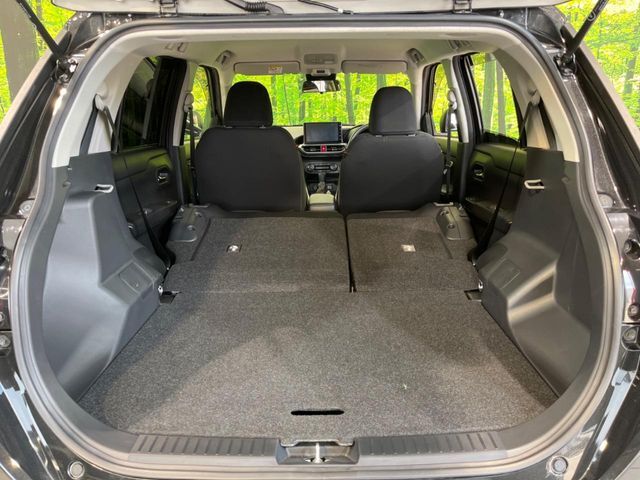 普段のお買い物や通勤、送迎等に十分な荷室スペースを確保しております。セカンドシートを倒すと、大きな荷物の積載も可能です♪