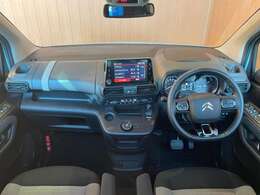 LIBERALAでは多種多様の車種をご用意させていただいております。お客様がご納得いくまで、そのお車の持つ特性を五感すべてで感じ取っていただける場をご提供します。