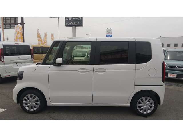 ケイカフェグループの在庫はなんと1500台以上。人気の届出済未使用車がオールメーカー豊富に揃って安心して選べます！本格的なカフェを併設した新しいコンセプトのお店です。
