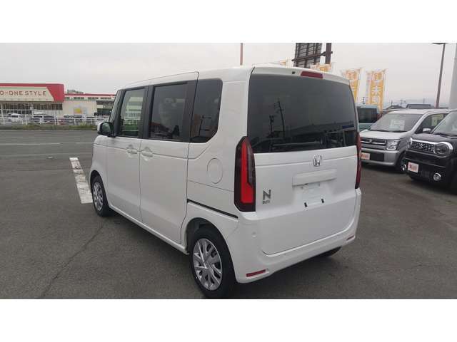 【届出済未使用車の得する価格】大量仕入れにより車両価格が割安な上重量税は払い込み済みで、登録月によっては取得税もかかりません。