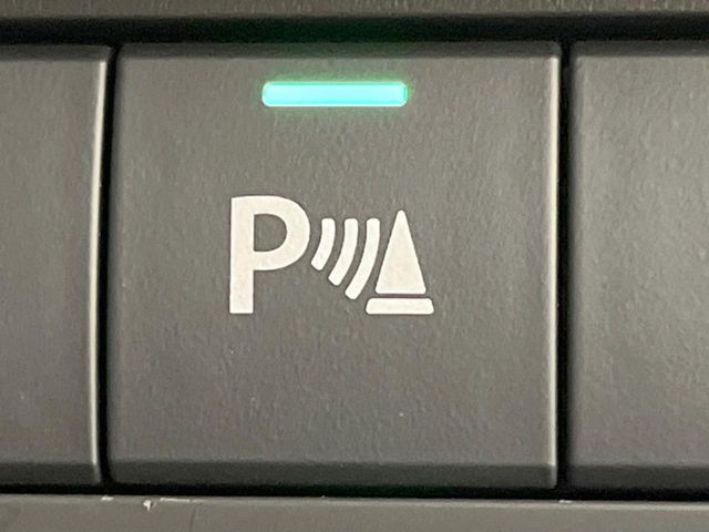 【クリアランスソナー】バンパーに付いたセンサーが障害物を検知！一定の距離に近づくとアラートで教えてくれます♪狭い駐車スペースや車庫入れ時も安心ですね☆