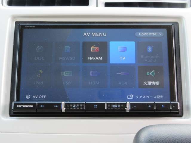 ナビゲーションは、フルセグTV対応を装備！他にもBluetoothや音楽録音・DVD再生など多機能型で便利ですよ。