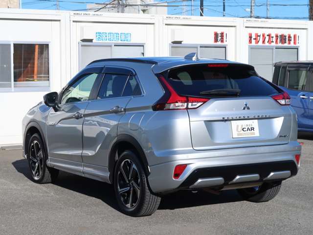 当店は「車両価格」に「諸費用（自賠責保険料・税金・登録等に伴う費用）」を加えた、安心の「支払総額」で表示しております。