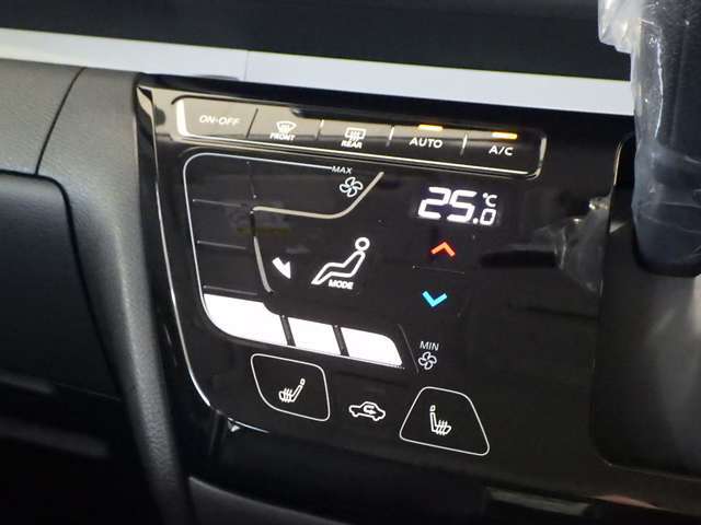タッチパネルのエアコン操作部　ほこりがたまりにくくいつまでも快適！タッチ音も鳴ってくれるから操作もしやすい！