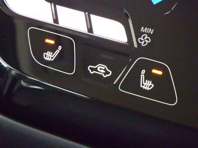 短時間で温かくなるシートヒーターはすごく快適！エアコンの使用頻度を少なくして燃費もアップ！！