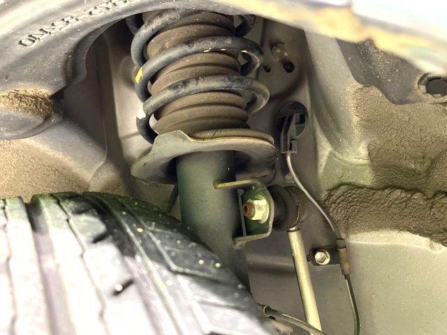 お車を安心してお乗りいただく為には、足回りの定期点検が欠かせません。サービスサポート（有償保証）では無料点検もご提供しており、安心のカーライフをお過ごしいただけるサポート体制が整っています。