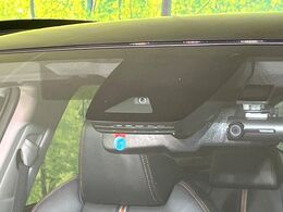 【トヨタセーフティセンス】走行中に前方の車両等を認識し、衝突しそうな時は警報とブレーキで衝突回避と被害軽減をアシスト。より安全にドライブをお楽しみいただけます。