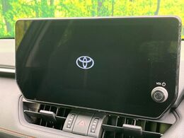 【10.5インチナビ】高級感とインパクトのある大画面ナビを装備。各種オーディオ操作はもちろん、スマホ連携もできる利便性の高いナビです♪