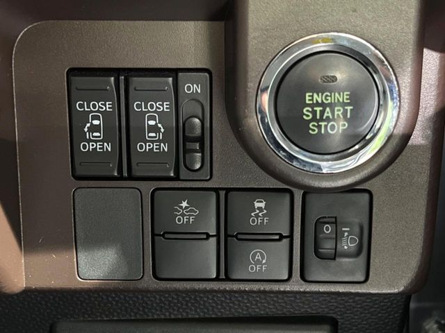 【両側パワースライドドア】スマートキーや運転席のスイッチで後席両側スライドドアの開閉が可能♪電動だから力を入れてドアを開ける必要が無く、小さなお子様でも簡単に開け閉めでき快適です♪