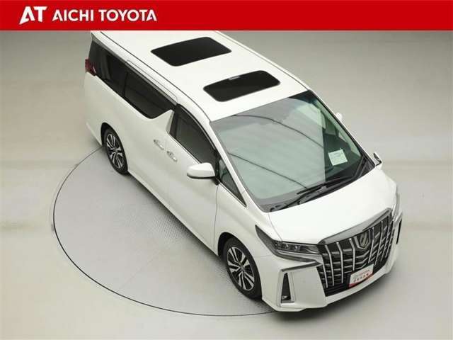 両側パワースライドドア付きだから、狭い駐車スペースなどでの乗り降りラクラク♪小さなお子さまのいるご家庭には嬉しい装備です。