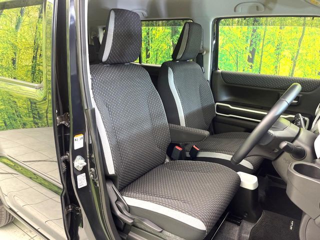 運転席シート廻りは使用感も少なく、良好な状態となっています。丁寧に使われていたことがよくわかりますね。